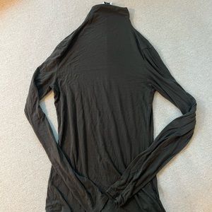 Aritzia Babaton essential turtleneck in olive